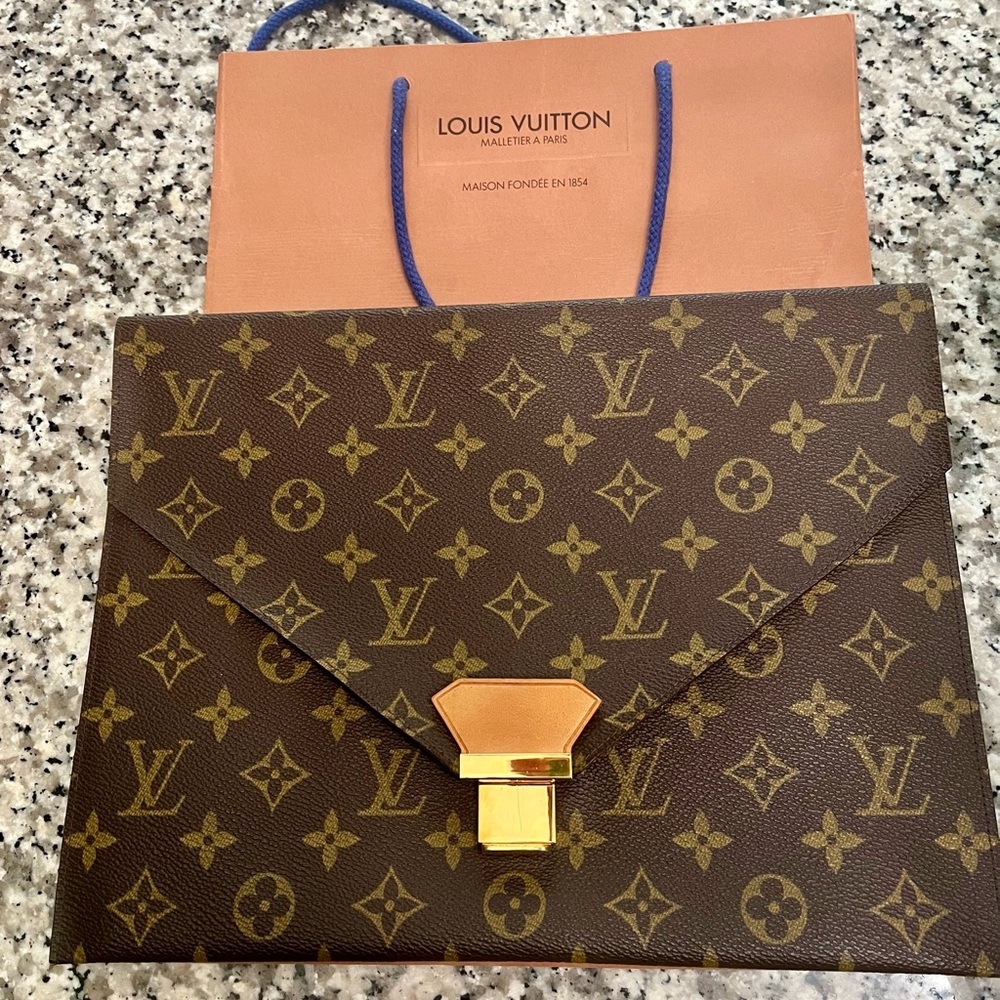 🦄🎉NWOT🎉🦄 Vintage Louis Vuitton Plate 26 Envelope Clutch